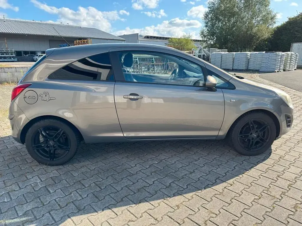 Gebraucht Opel Corsa Satellite 86 PS (63 kW) 2011 Braun Kleinwagen