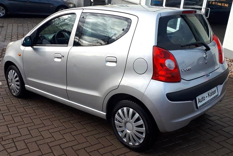 Gebraucht Nissan Pixo 68 PS (50 kW) 2012 Silber Kleinwagen