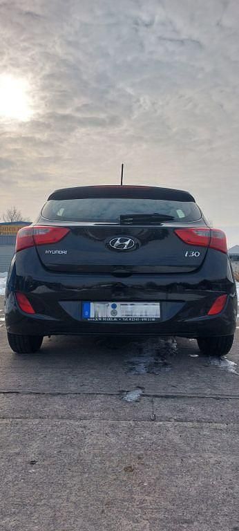 Gebraucht Hyundai i30 101 PS (74 kW) 2017 Schwarz Limousine