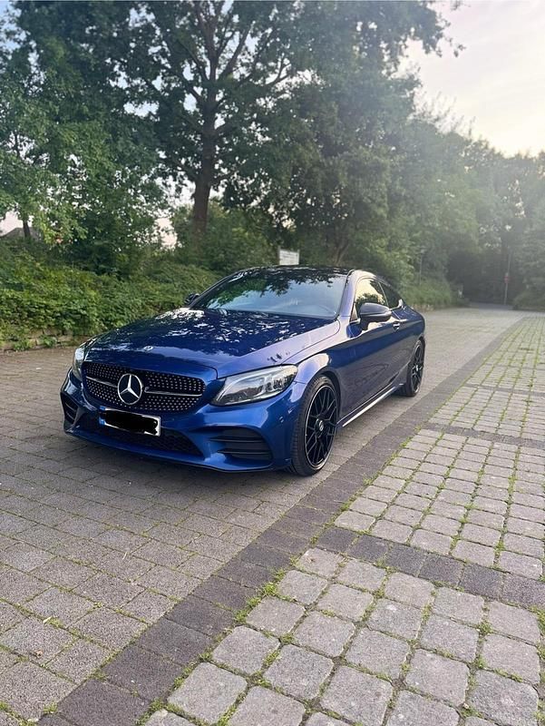 Andere farben Gebraucht 2018 Mercedes C220 AMG line Coupé | 24.000 € (Fairer Preis) - Bild 1/4