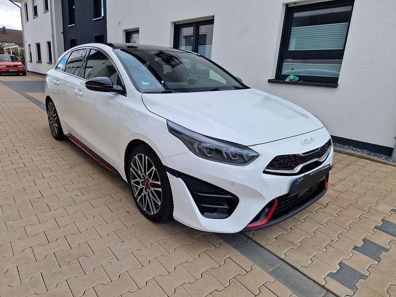 Weiß Gebraucht 2023 Kia ProCeed Kleinwagen | 29.000 € (Fairer Preis) - Bild 1/4