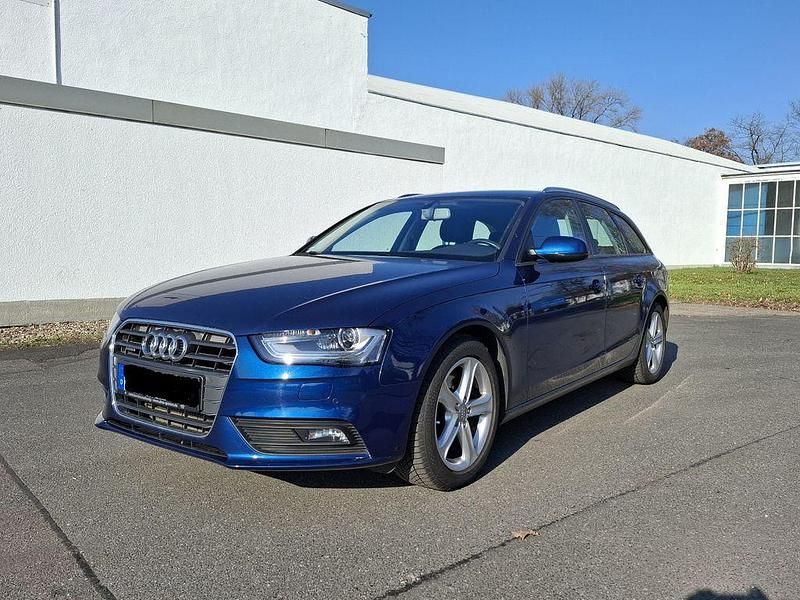 Gebraucht Audi A4 Ambition 177 PS (130 kW) 2012 Blau Kombi