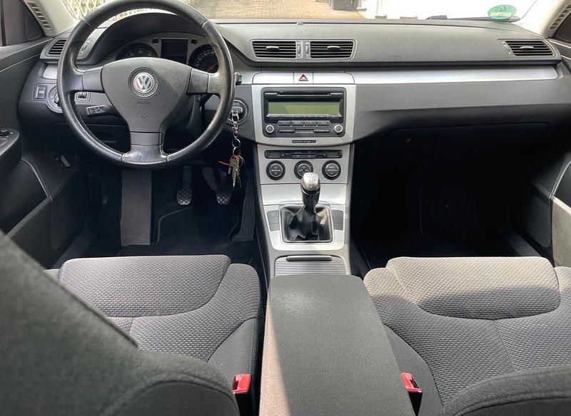Schwarz Gebraucht 2009 VW Passat Limousine | 2.200 € (Superpreis) - Bild 1/4