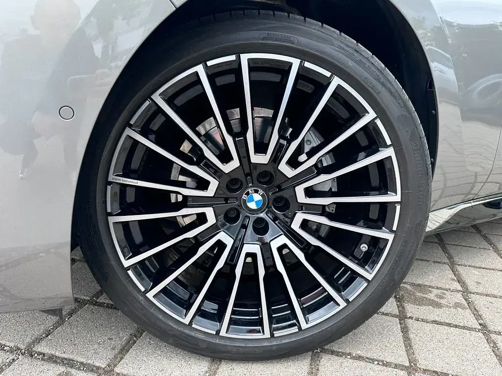 Gebraucht BMW 740 M Sport 299 PS (219 kW) 2025 Oxidgrau ii metallic Limousine
