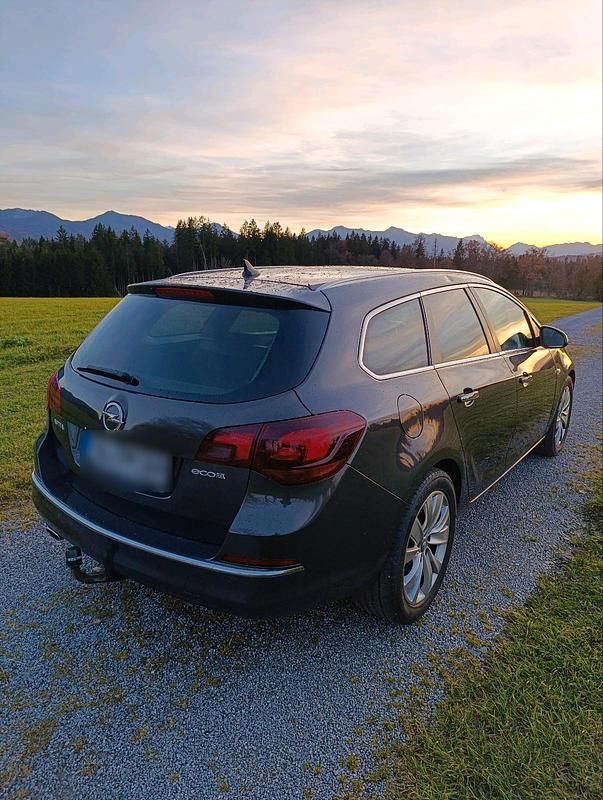 Gebraucht Opel Astra 164 PS (120 kW) 2013 Andere farben Kombi