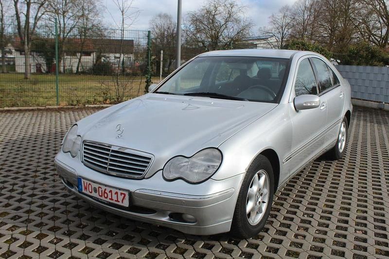 Gebraucht Mercedes C200 Elegance 116 PS (85 kW) 2003 Silber Limousine