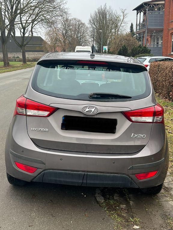 Gebraucht Hyundai ix20 Classic 90 PS (66 kW) 2010 Grau Kleinwagen