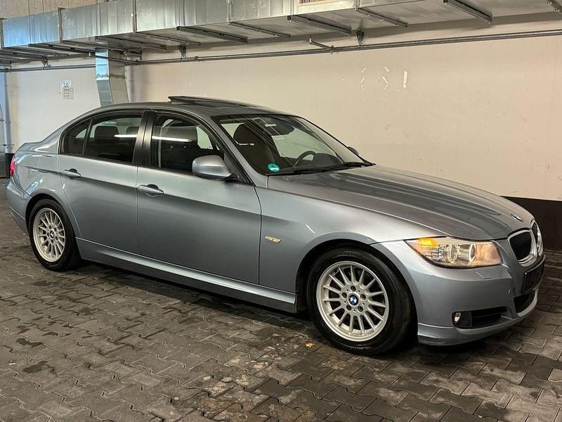Gebraucht BMW 320 Sport Line 184 PS (135 kW) 2011 Blau Limousine