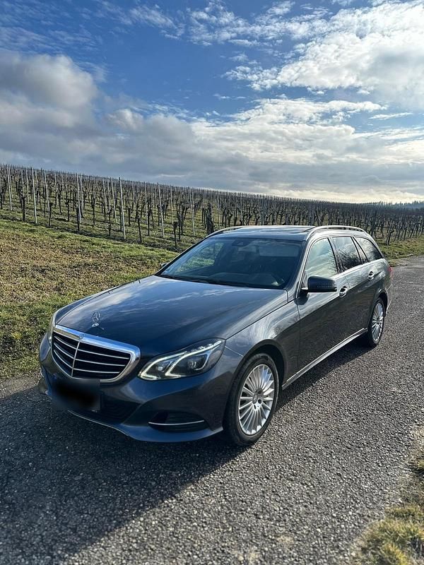 Gebraucht Mercedes E250 204 PS (150 kW) 2014 Schwarz Kombi