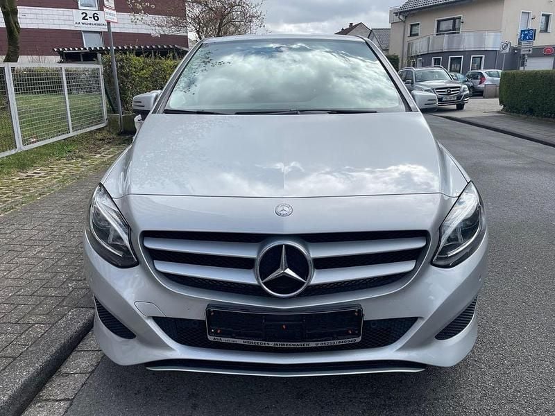 Gebraucht Mercedes B220 177 PS (130 kW) 2016 Grau Van / Kleinbus