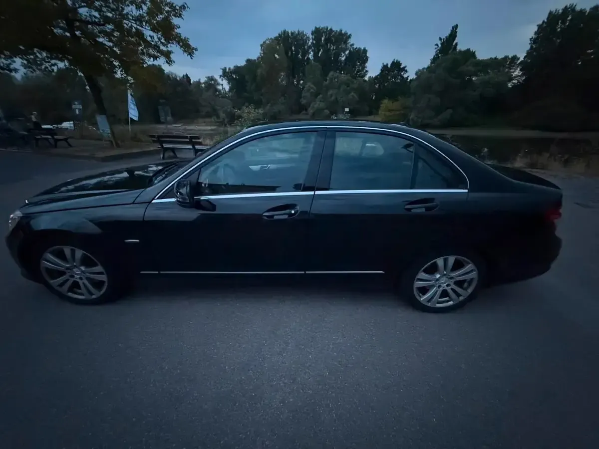 Gebraucht Mercedes C200 Avantgarde 183 PS (134 kW) 2009 Schwarz Limousine