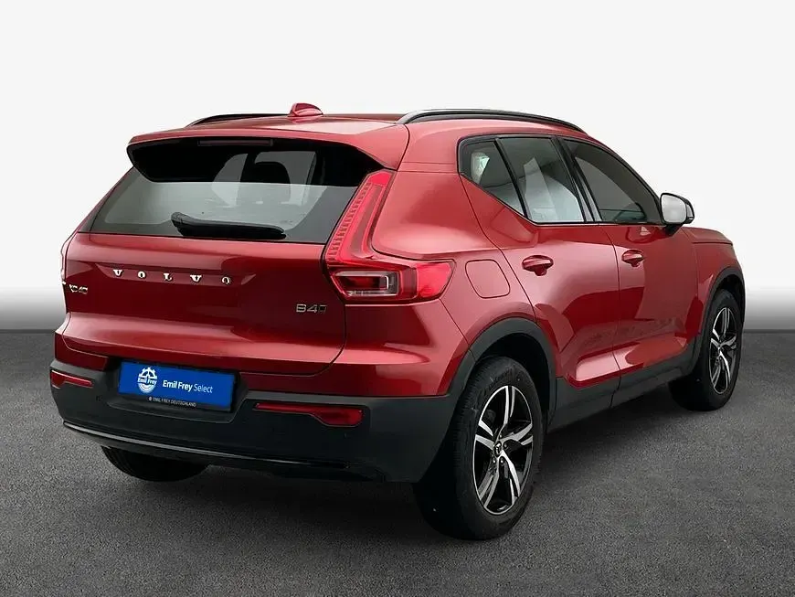 Gebraucht Volvo XC40 Plus 197 PS (144 kW) 2023 Fusion red metallic SUV