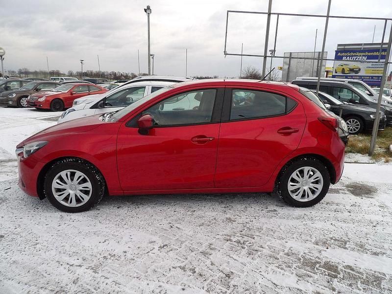 Używany Mazda 2 Prime-Line 75 KM (55 kW) 2015 Czerwony Hatchback