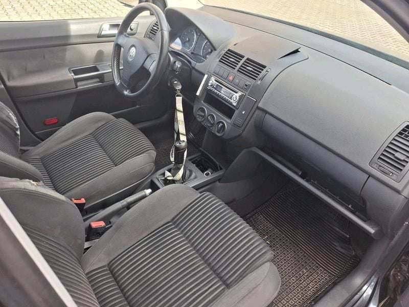Second-hand VW Polo 75 CP (55 kW) 2005 Gri Hatchback