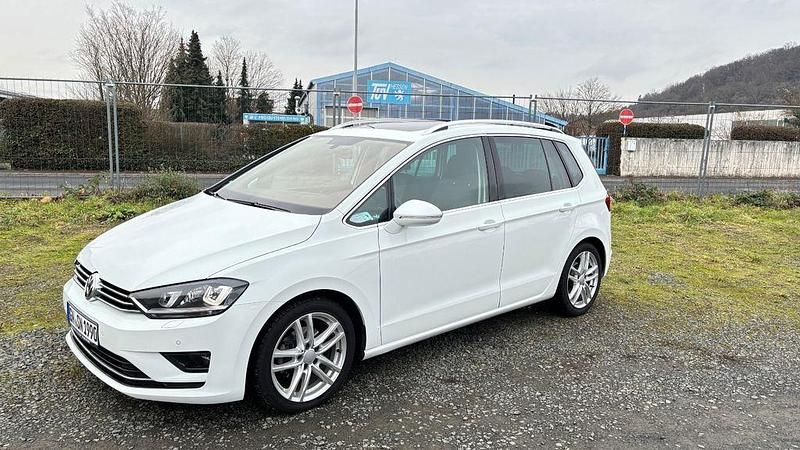 Weiß Gebraucht 2015 VW Golf Sportsvan Highline Van / Kleinbus | 13.500 € (Etwas zu teuer) - Bild 1/4