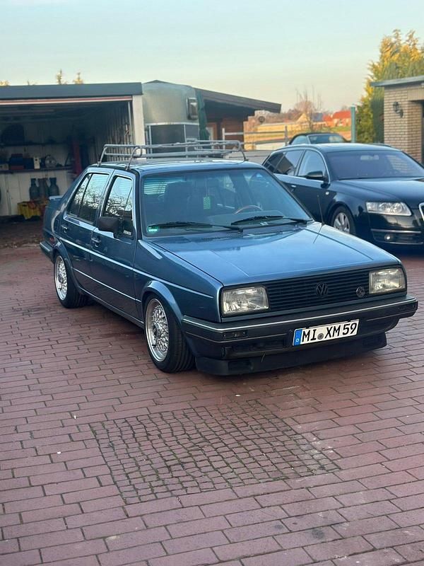 Second-hand VW Jetta 90 CP (66 kW) 1987 Albastru Berlinǎ
