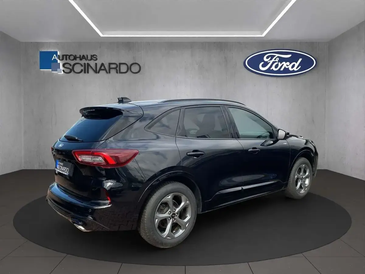 Usado Ford Kuga ST-Line 186 HP (136 kW) 2025 Preto SUV