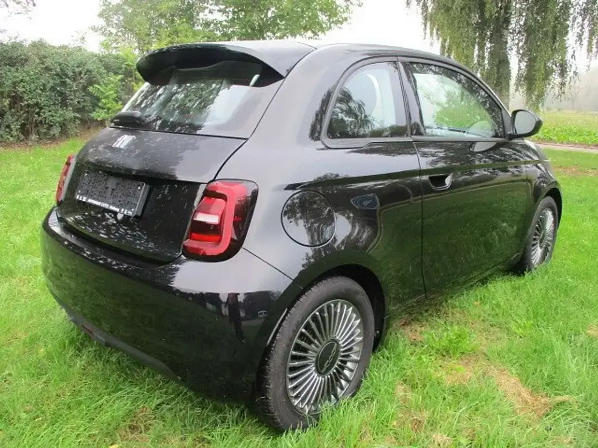 Second-hand Fiat 500e Icon 86 kW (118 CP) 2022 Negru Berlinǎ