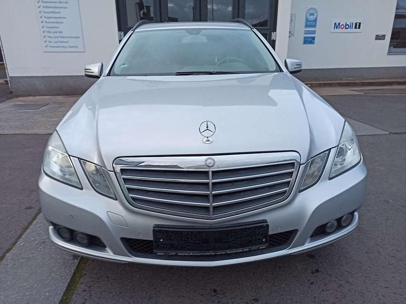 Gebraucht Mercedes E220 170 PS (125 kW) 2010 Iridiumsilber  metalliclack Kombi