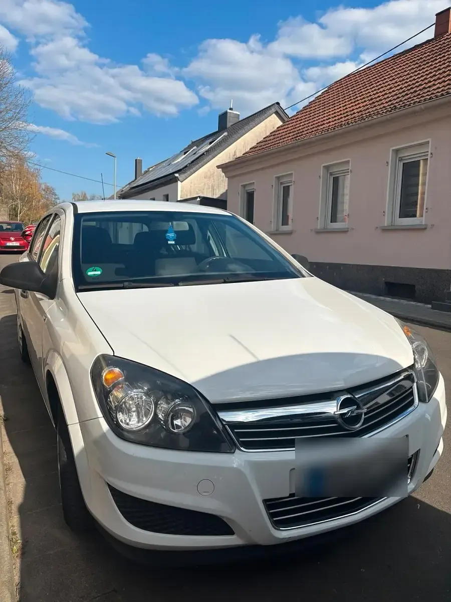 Gebraucht Opel Astra 90 PS (66 kW) 2009 Weiß Kleinwagen