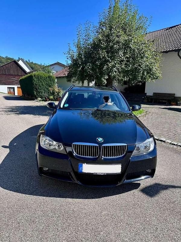 Schwarz Gebraucht 2005 BMW 325 Kombi | 8.700 € (Fairer Preis) - Bild 1/4