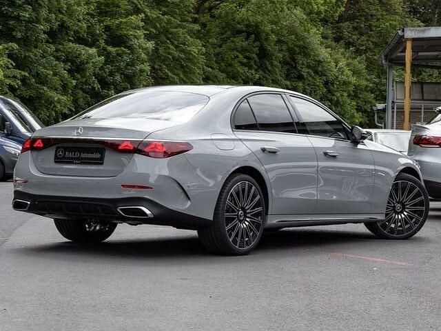 Gebraucht Mercedes E200 AMG 204 PS (150 kW) 2024 Grau manufaktur alpingrau uni Limousine