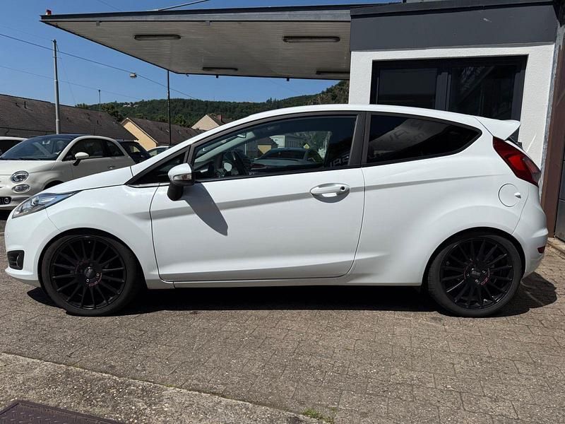 Gebraucht Ford Fiesta Titanium 125 PS (91 kW) 2017 Weiß Kleinwagen