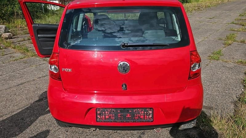 Rot Gebraucht 2009 VW Fox Kleinwagen | 1.150 € (Guter Preis) - Bild 1/4
