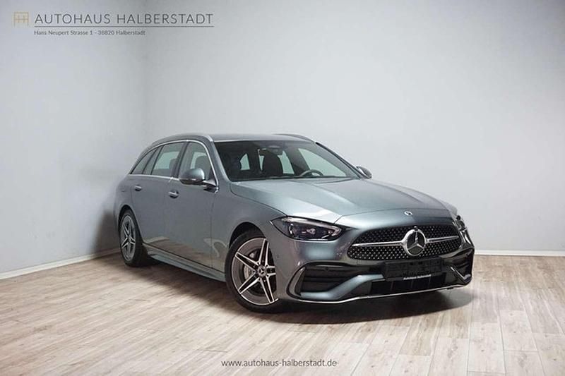 Selenitgrau metallic (metallic) Gebraucht 2024 Mercedes C300 AMG Kombi | 44.490 € (Fairer Preis) - Bild 1/3