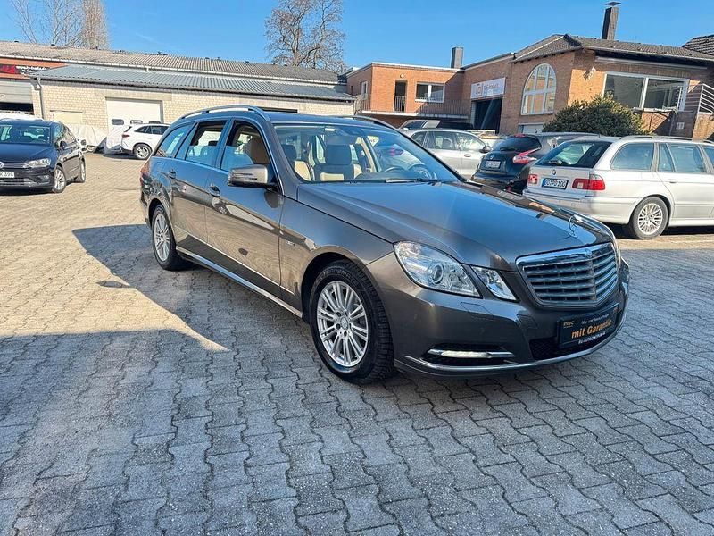 Gebraucht Mercedes E250 204 PS (150 kW) 2011 Indiumgrau  metalliclack Kombi