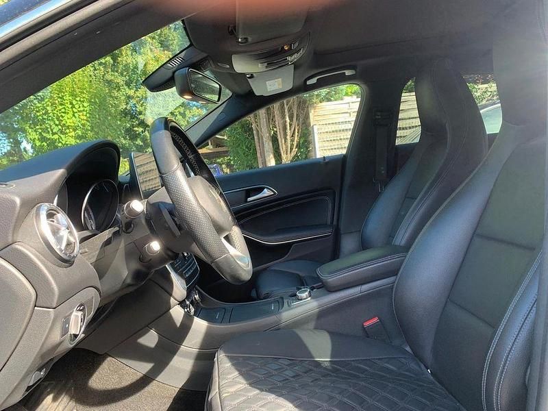 Gebraucht Mercedes CLA220 Shooting Brake 177 PS (130 kW) 2015 Schwarz Kombi