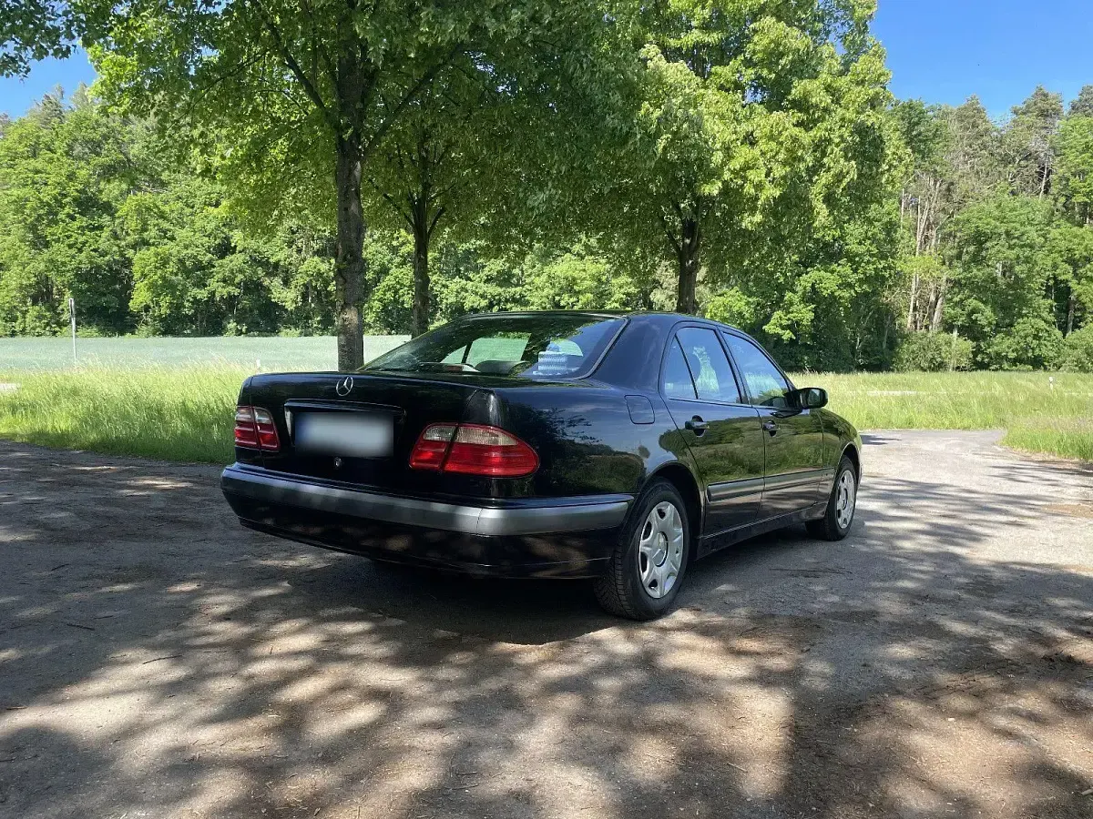 Occasion Mercedes E200 Classic 163 ch (119 kW) 2001 Noir Berline