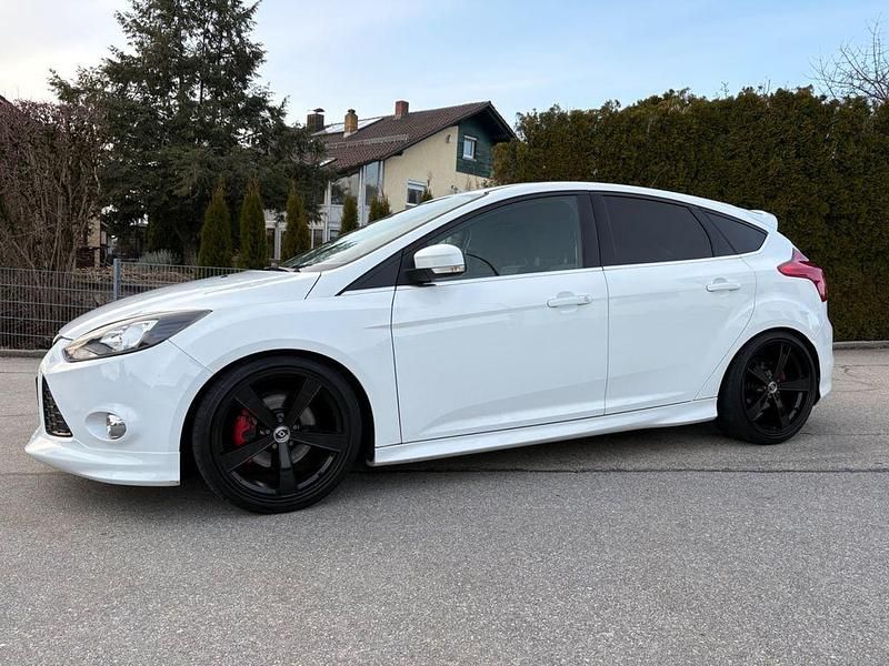 Gebraucht Ford Focus ST-Line 150 PS (110 kW) 2013 Weiß Limousine