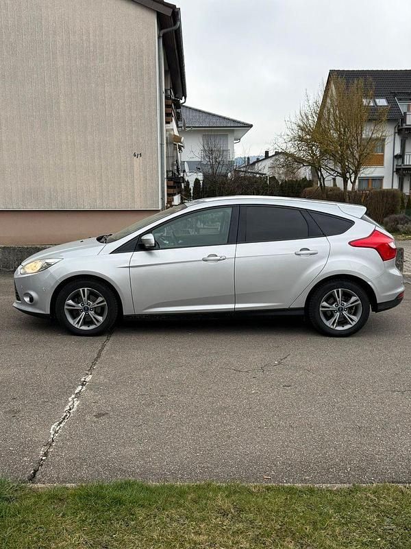 Gebraucht Ford Focus SYNC Edition 125 PS (91 kW) 2014 Silber Limousine