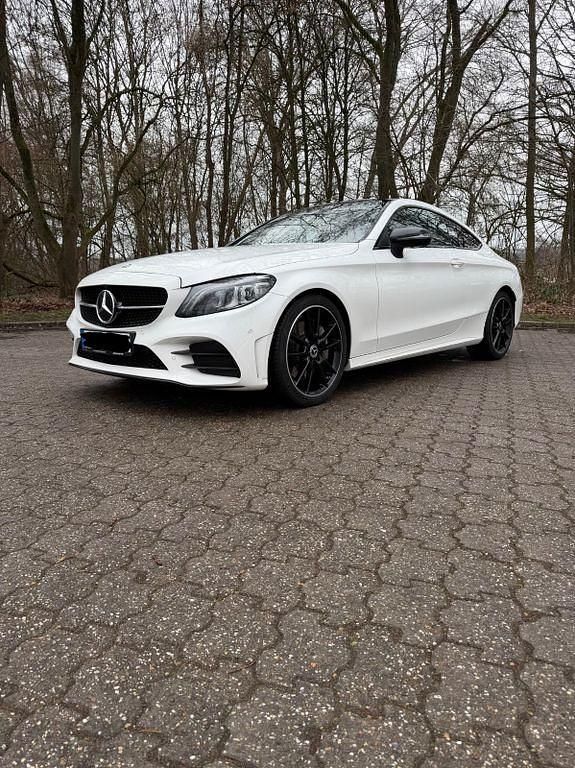 Gebraucht Mercedes C300 AMG line 258 PS (189 kW) 2022 Weiß Coupé