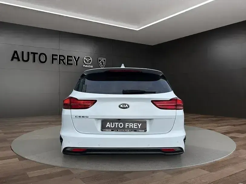 Gebraucht Kia Ceed Sportswagon Vision 140 PS (102 kW) 2019 Weiß Kombi