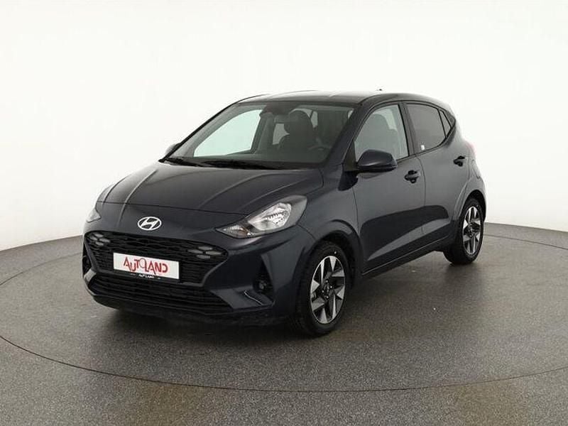 Neu Hyundai i10 63 PS (46 kW) 2025 Grau Kleinwagen