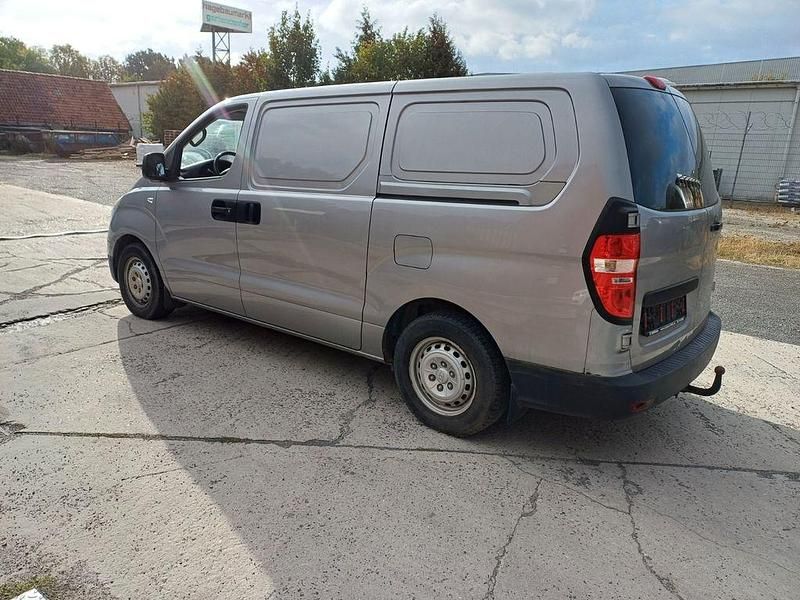 Gebraucht Hyundai H-1 136 PS (100 kW) 2017 Grau Van / Kleinbus