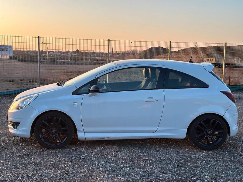 Gebraucht Opel Corsa Edition 80 PS (58 kW) 2009 Weiß Kleinwagen