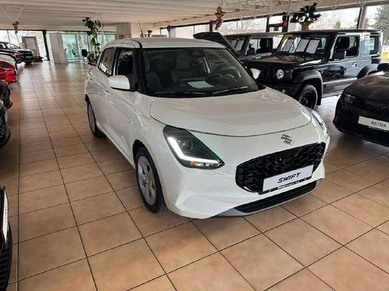 Gebraucht Suzuki Swift Comfort 83 PS (61 kW) 2024 Pure white pearl metallic Kleinwagen