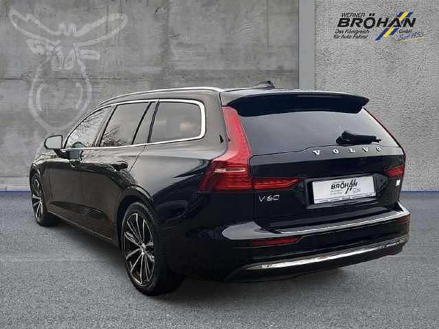 Gebraucht Volvo V60 Core 398 PS (292 kW) 2022 Black solid "stone" / solid Kombi