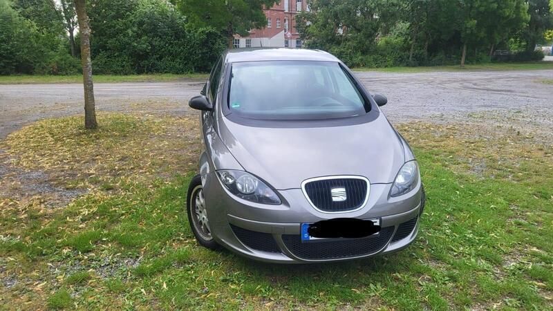 Grau Gebraucht 2007 Seat Altea Van / Kleinbus | 1.750 € (Guter Preis) - Bild 1/4
