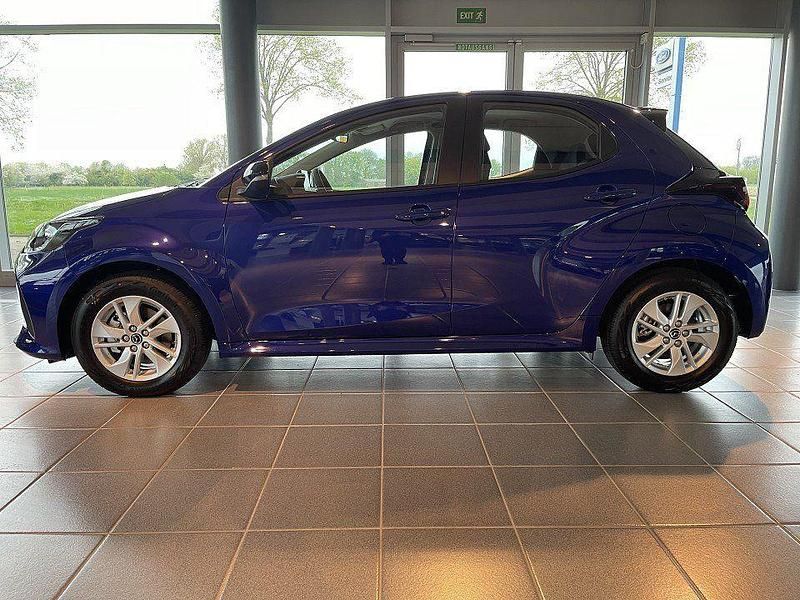 Neu Mazda 2 Center-Line 116 PS (85 kW) 2025 Blau Limousine