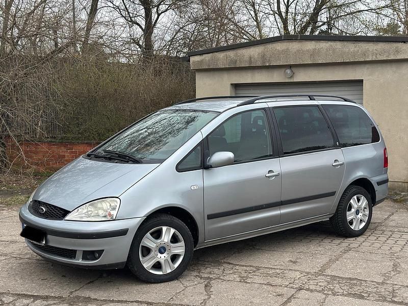 Gebraucht Ford Galaxy 115 PS (84 kW) 2002 Silber Van / Kleinbus