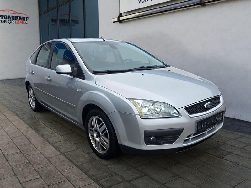 Gebraucht Ford Focus Ghia 101 PS (74 kW) 2005 Silber Limousine