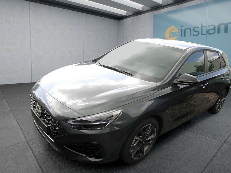 Grün Neu 2025 Hyundai i30 Limousine | 27.649 € (Teuer) - Bild 1/4