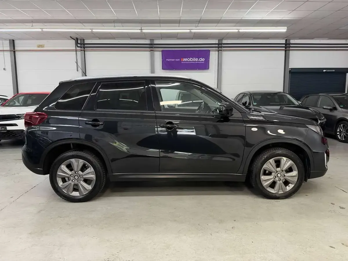 Gebraucht Suzuki Vitara Comfort 102 PS (75 kW) 2024 Schwarz SUV