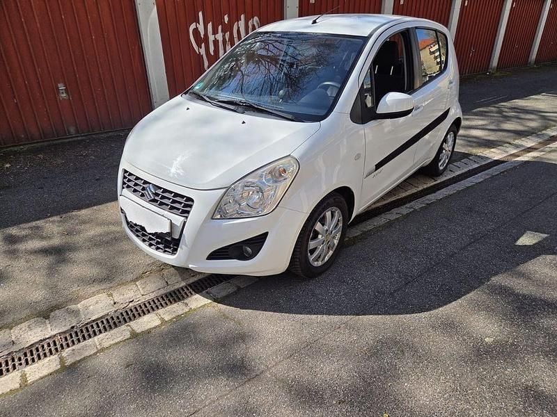 Gebraucht Suzuki Splash Active+ 94 PS (69 kW) 2014 Weiß Kleinwagen