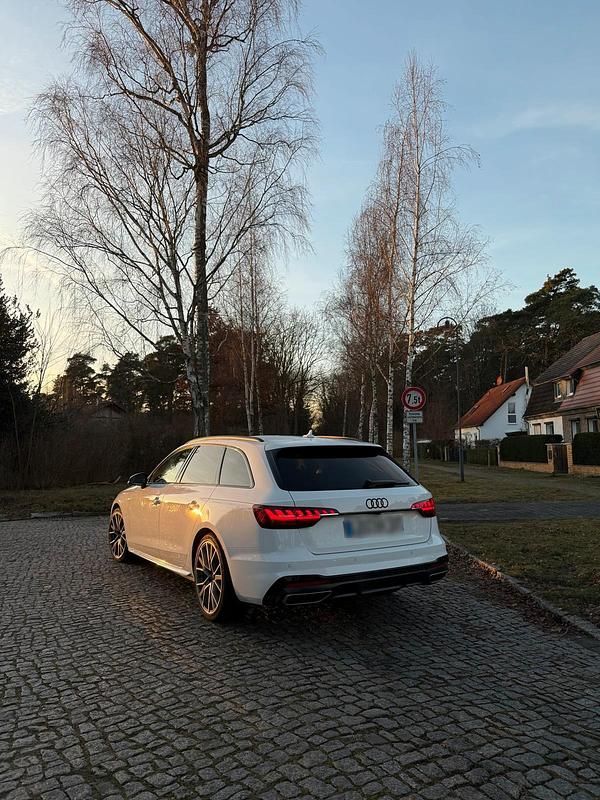 Gebraucht Audi A4 Black Edition 190 PS (139 kW) 2019 Weiß Kombi