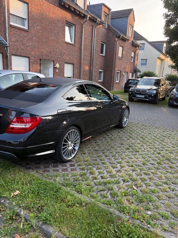Schwarz Gebraucht 2012 Mercedes C250 Coupé | 10.250 € (Guter Preis) - Bild 1/4